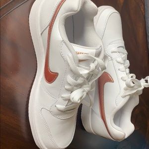 Nike tennis shoe